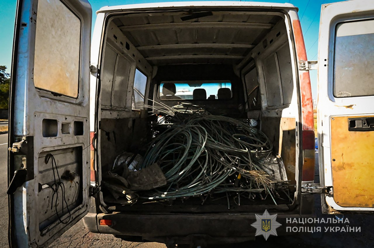 Військова форма, нічна вилазка та залізниця: у Запоріжжі затримали крадіїв з сусідньої області (фото)