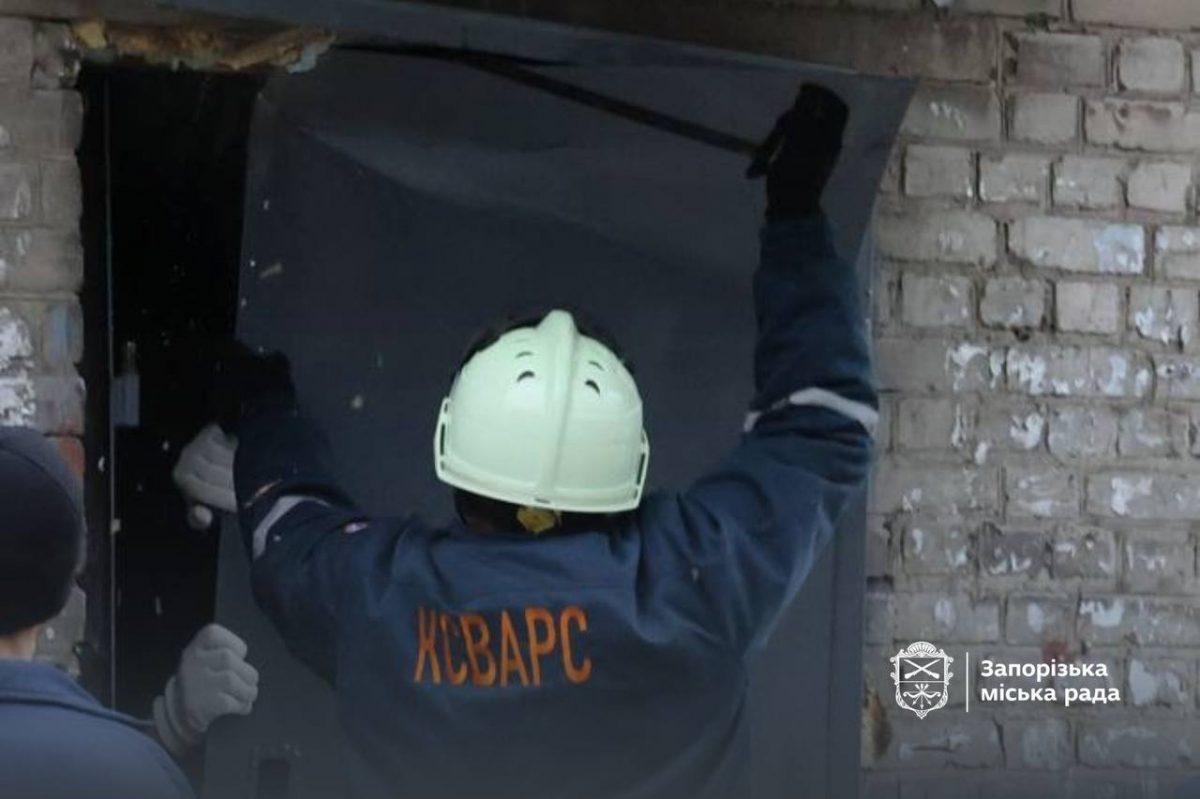 У Запоріжжі завершили аварійно-рятувальні роботи на місцях "прильоту" - фото наслідків ворожого авіаудару 8 грудня