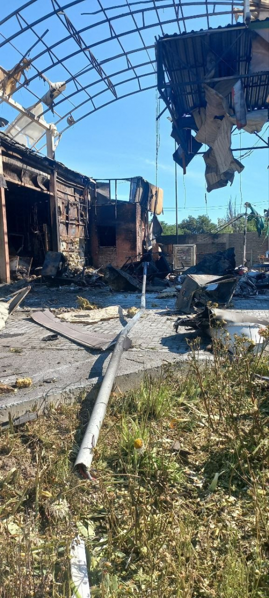 «Будинок весь хитало»: мешканці Космічного району Запоріжжя розповіли, як пережили удари КАБів (фото)