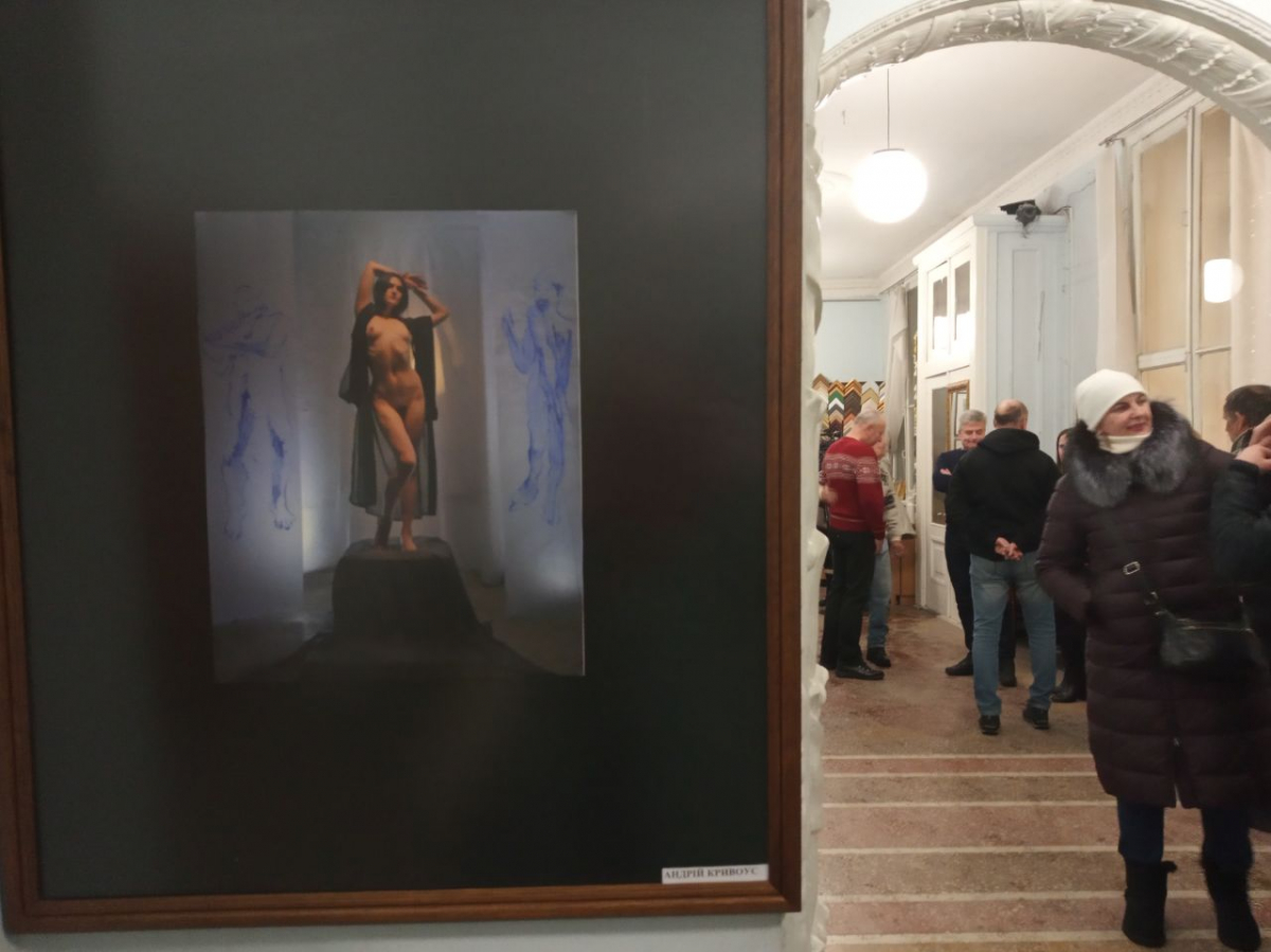 Запорізькі фотохудожники завершують рік великою виставкою - показали багато еротики