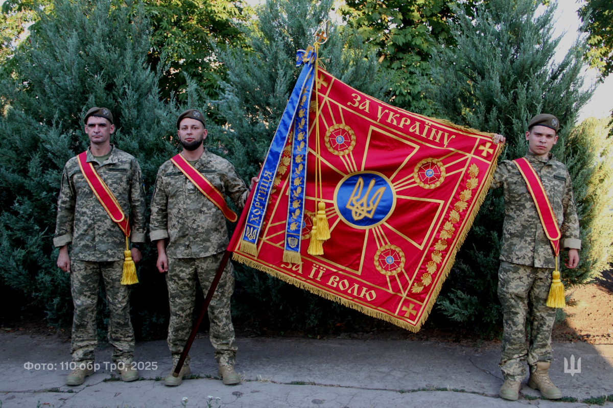 Запорізька бригада ТрО отримала почесне найменування та стрічку до бойового прапора (фото)