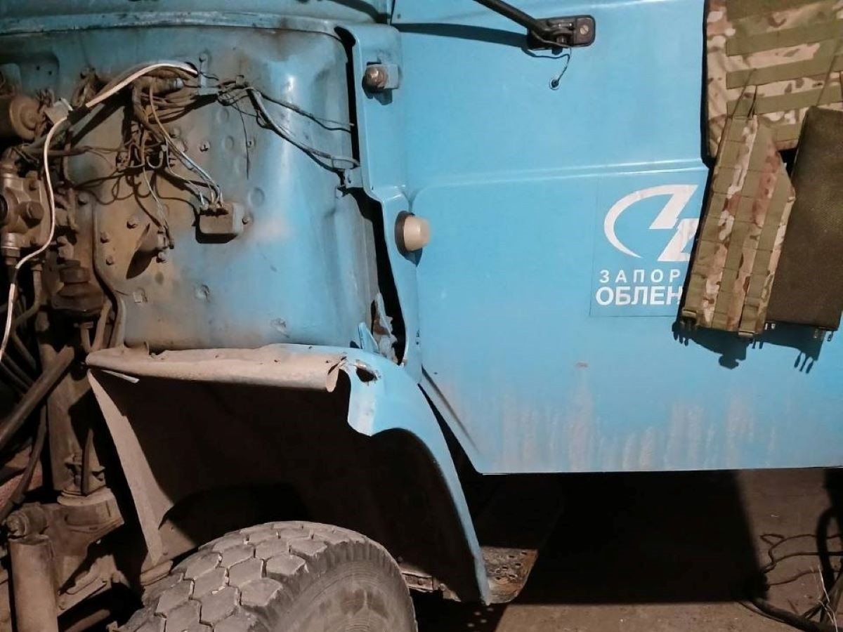 Ворожий дрон атакував бригаду електриків у Запорізькому районі: подробиці від "Запоріжжяобленерго"