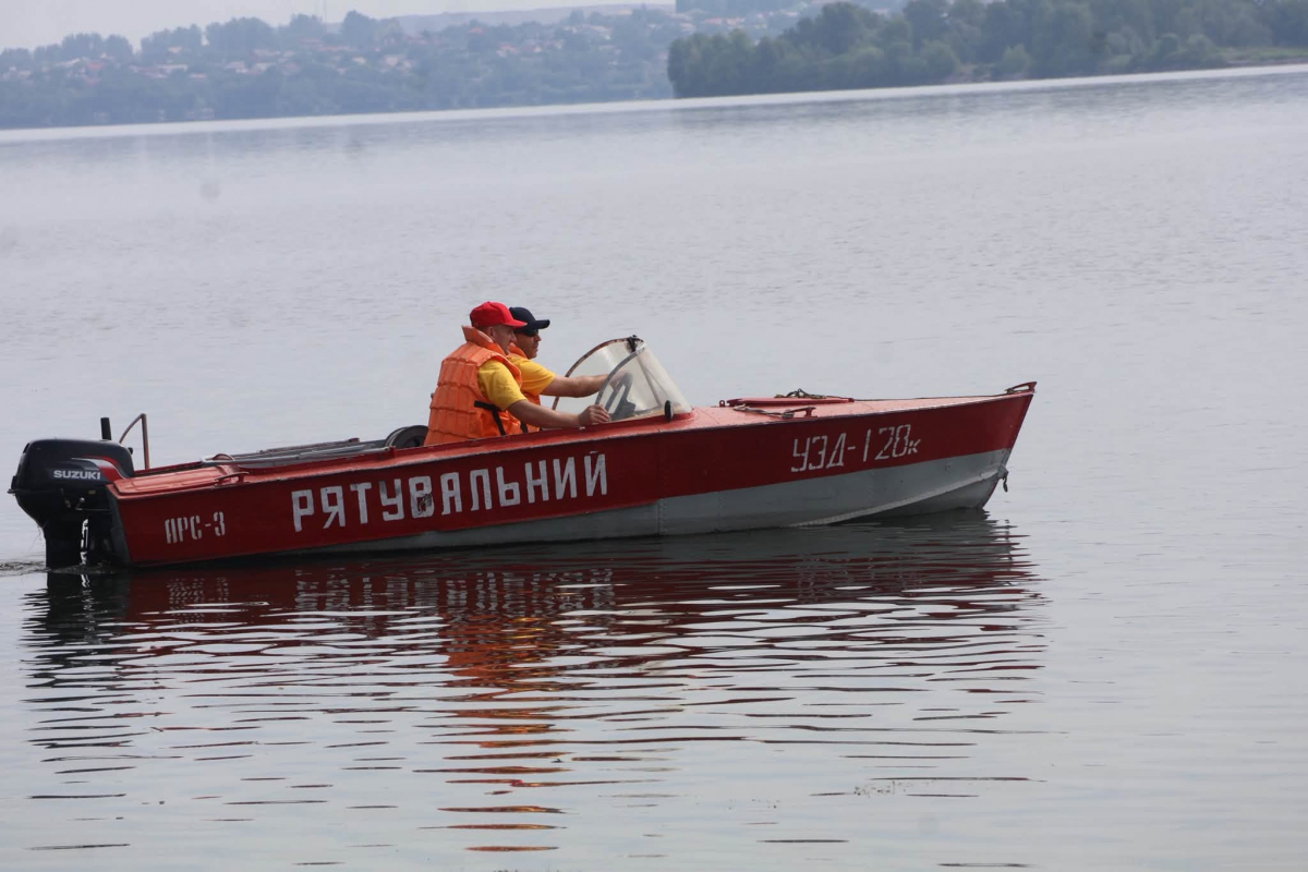 Відчайдушно кричав і кликав на допомогу: у Запоріжжі підліток ледь не втопився у Дніпрі (фото)