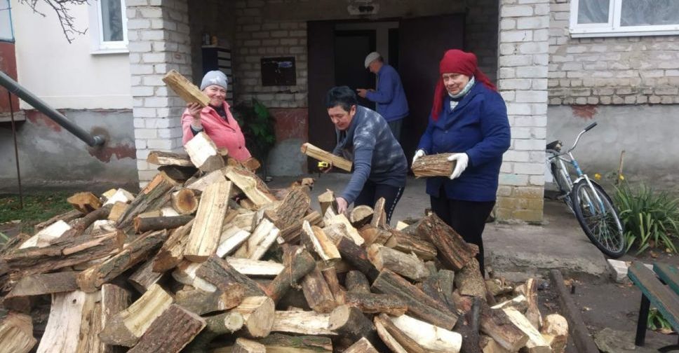Жителям прифронтових громад Запорізької області почали видавати безкоштовні дрова