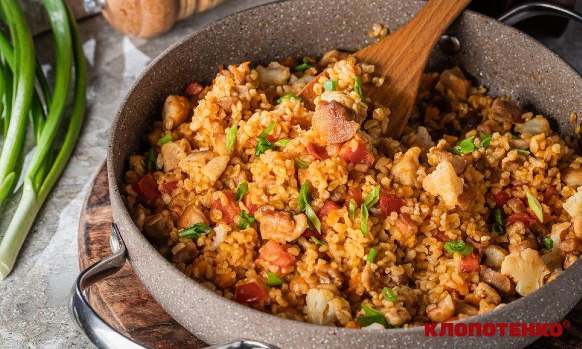 Гарбуз, томат, цвітна капуста - готуємо булгур з куркою і овочами за рецептом відомого шеф-кухаря