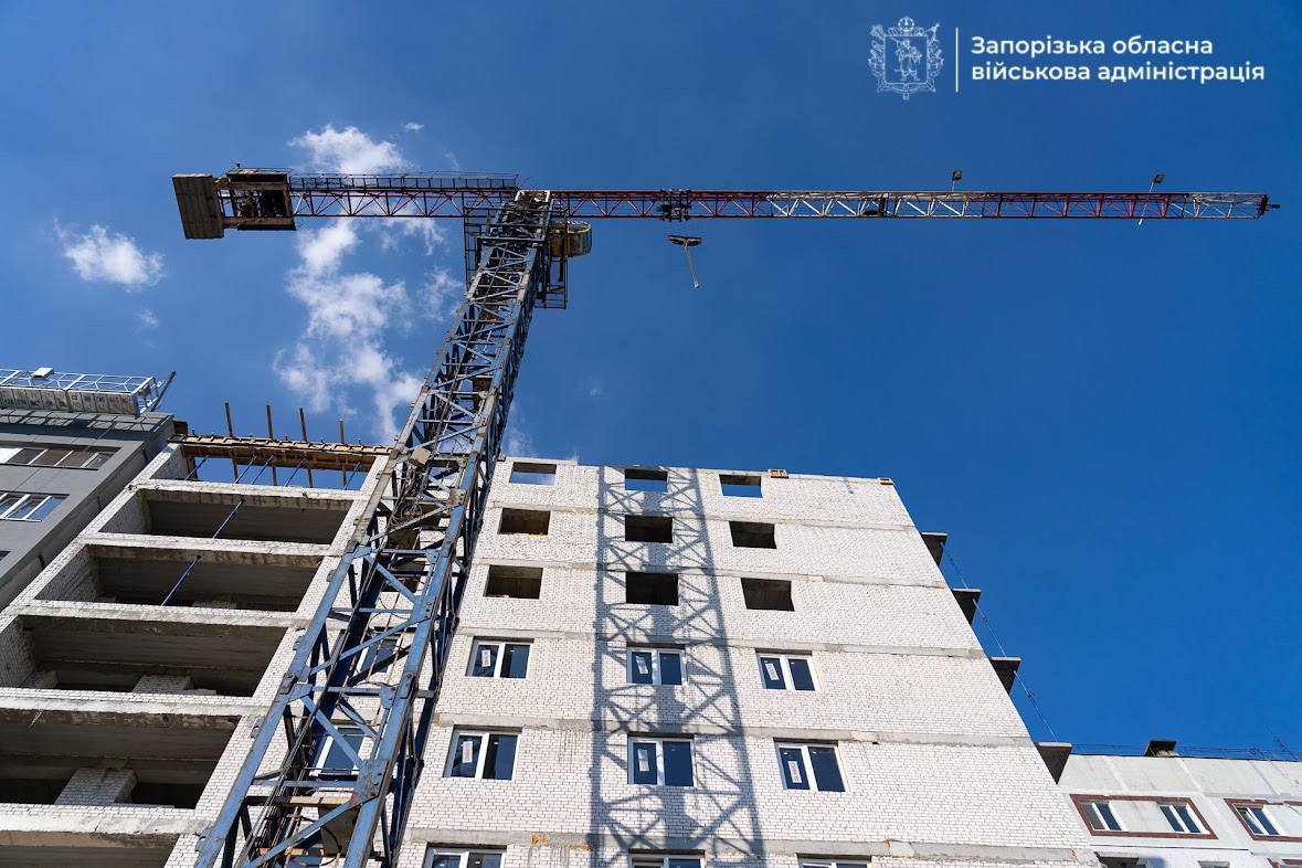 Відновили вісім поверхів з дев'яти - половина будівельних робіт у будинку на Запорізькій завершена (фото)