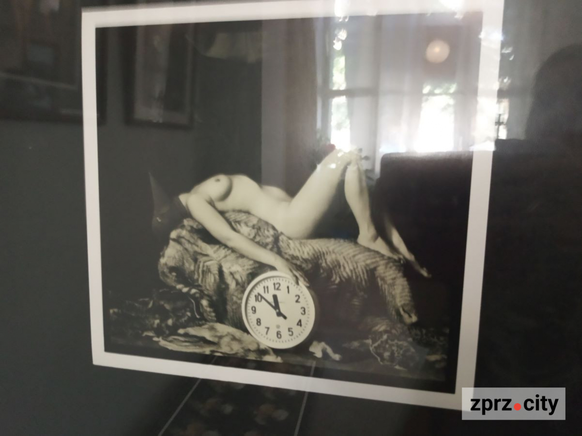 Ню, іронія і трохи соцарту - у запорізькому фотоклубі відкрили нову виставку