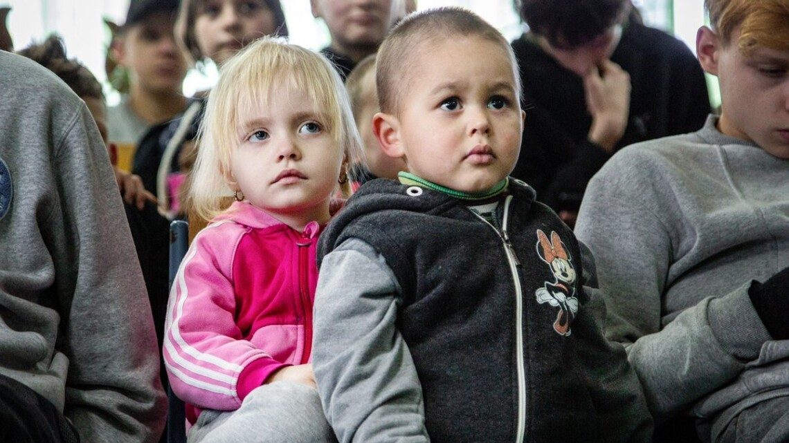 Дітей з окупованого міста Запорізької області вивозять в росію "на обстеження"