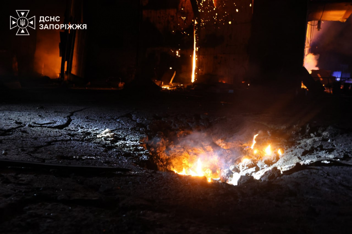 Пожежі після нічної атаки: ворог ударив по підприємствах у Запоріжжі (фото)