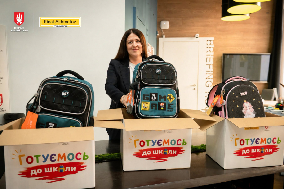 Готуємося до школи разом: 150 дітей оборонців Маріуполя отримали шкільні набори