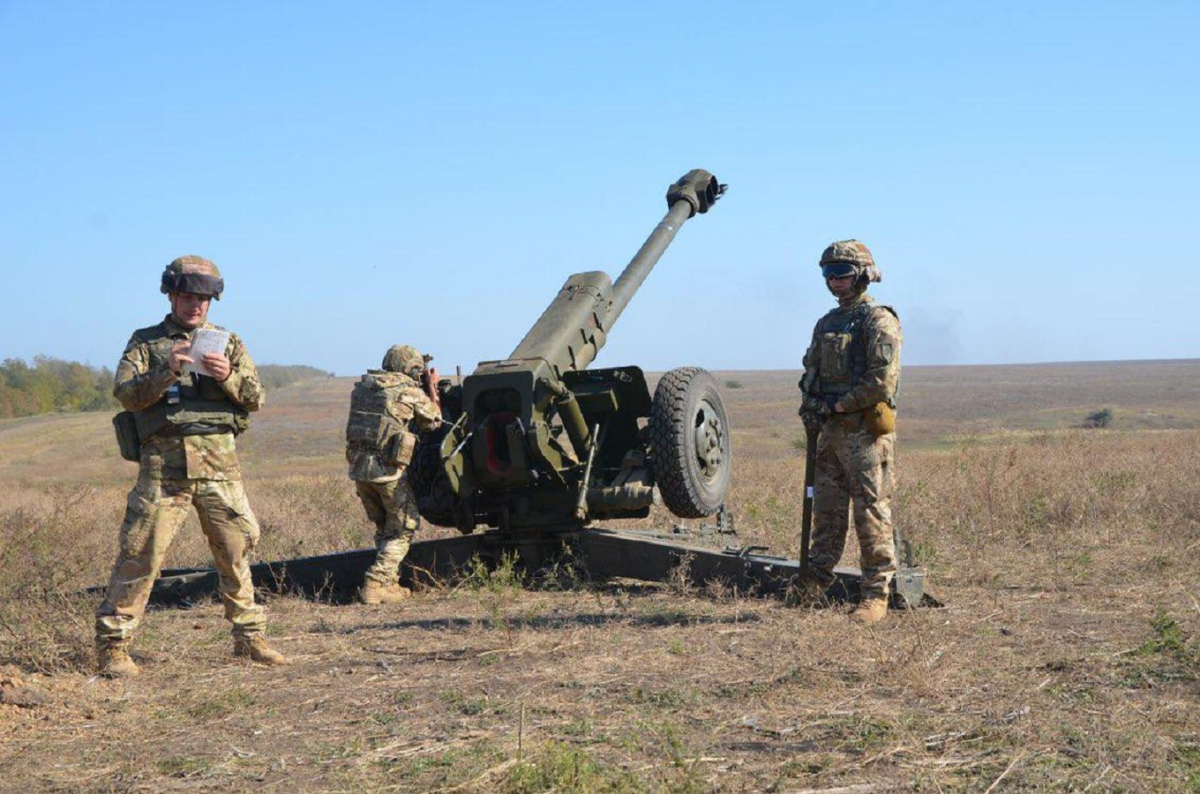 Детонувало кілька годин - у Пологах артилерія ЗСУ знищила техніку та БК окупантів