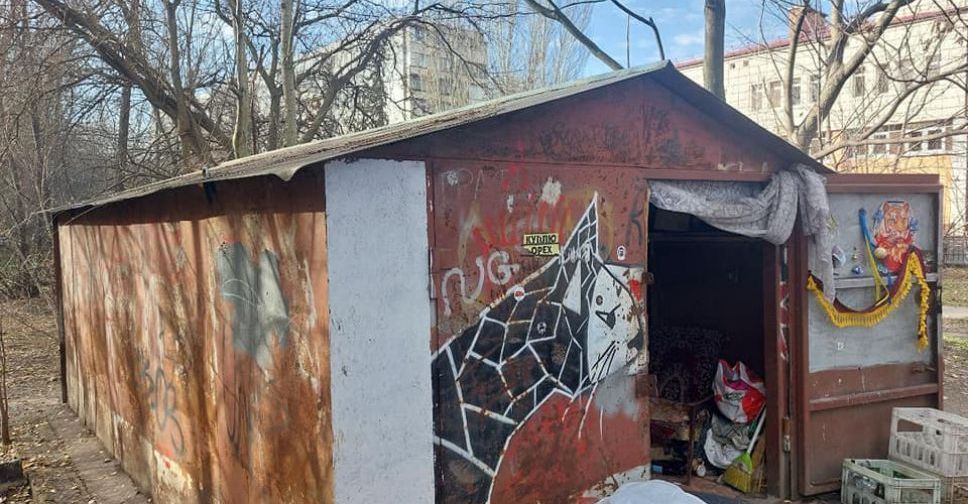 У Запоріжжі демонтували старий гараж, на який скаржилися мешканці району - фото