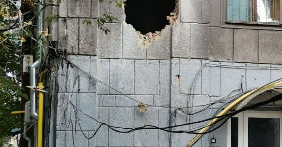 У Запоріжжі уламок ракети пробив стіну в квартирі багатоповерхівки