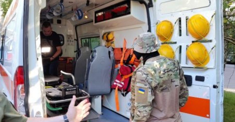 Метінвест передав військовим медикам ГУР 20 машин швидкої допомоги
