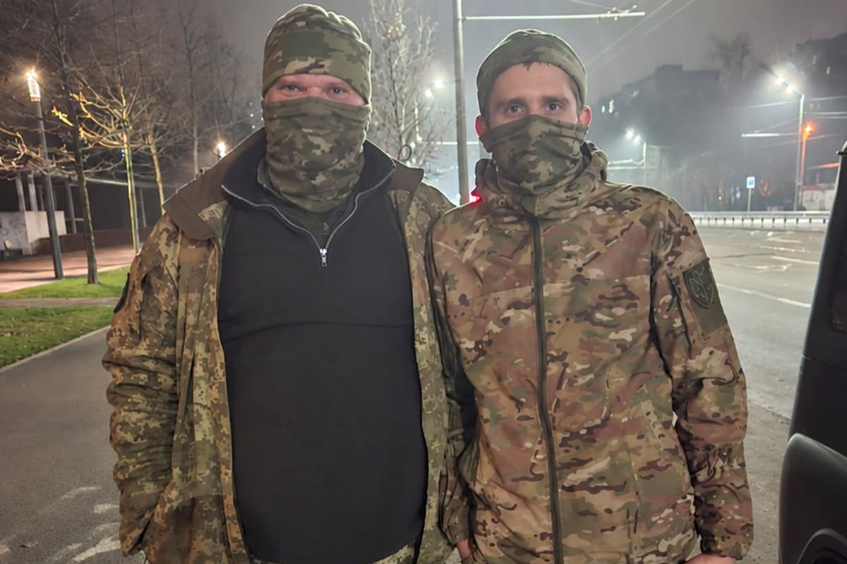«Падають КАБи — одразу на зв'язок»: як на Запорізькому напрямку воюють батько із сином (фото)