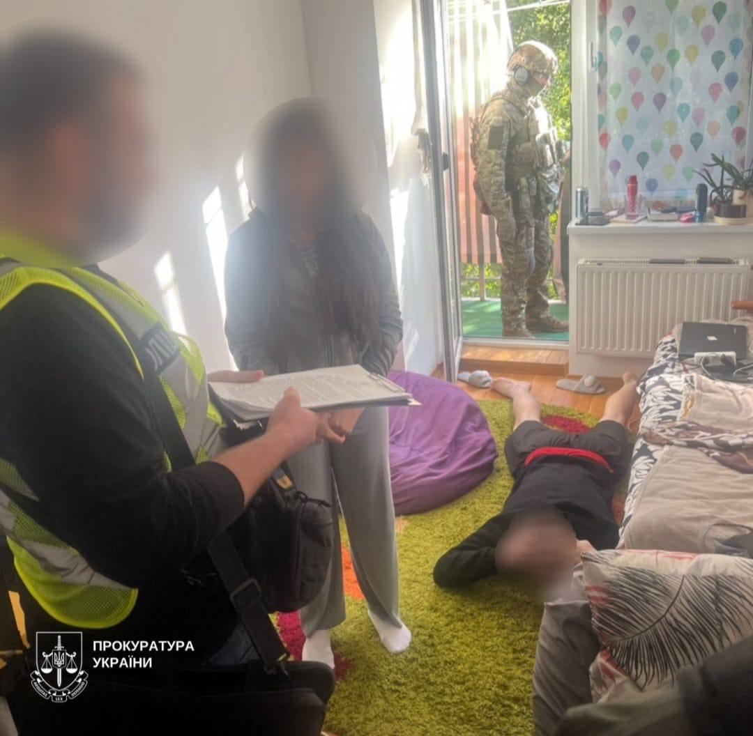 Виманювали гроші у громадян Казахстану - уродженець Запорізької області організував шахрайський кол-центр (фото)