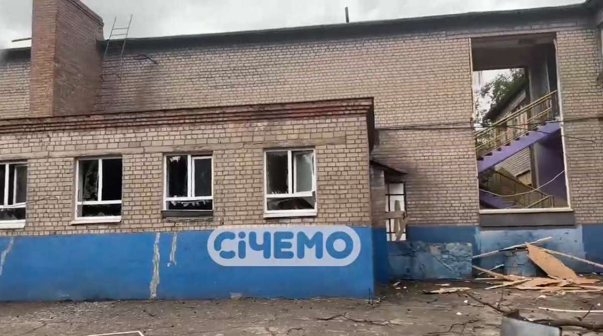 "Все, що було ціле, вже зруйновано": росіяни вдруге атакували дитсадок у Запоріжжі (відео)