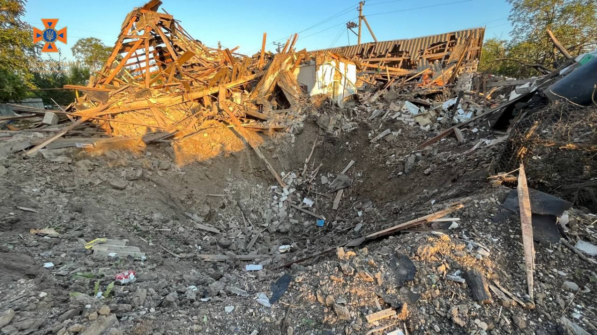 Внаслідок нічного ворожого удару по Запорізькій області повністю зруйновані два будинки, загинули люди: фото