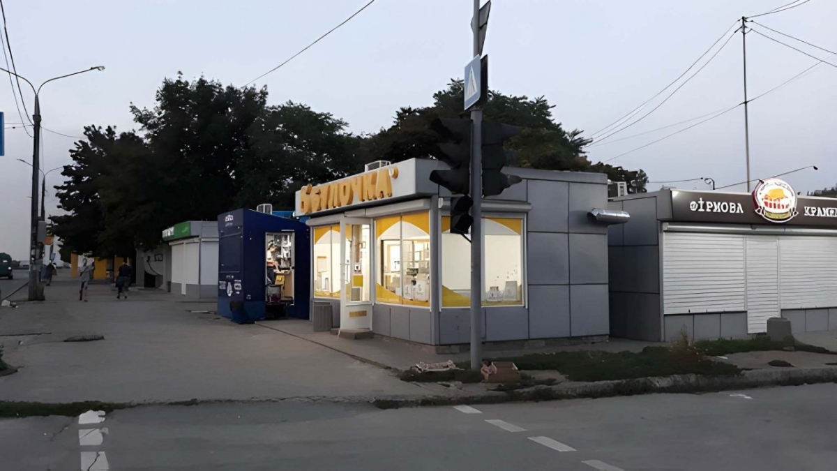 Закрито назавжди: у Запоріжжі з проспекту демонтували кіоск-пекарню (фото)