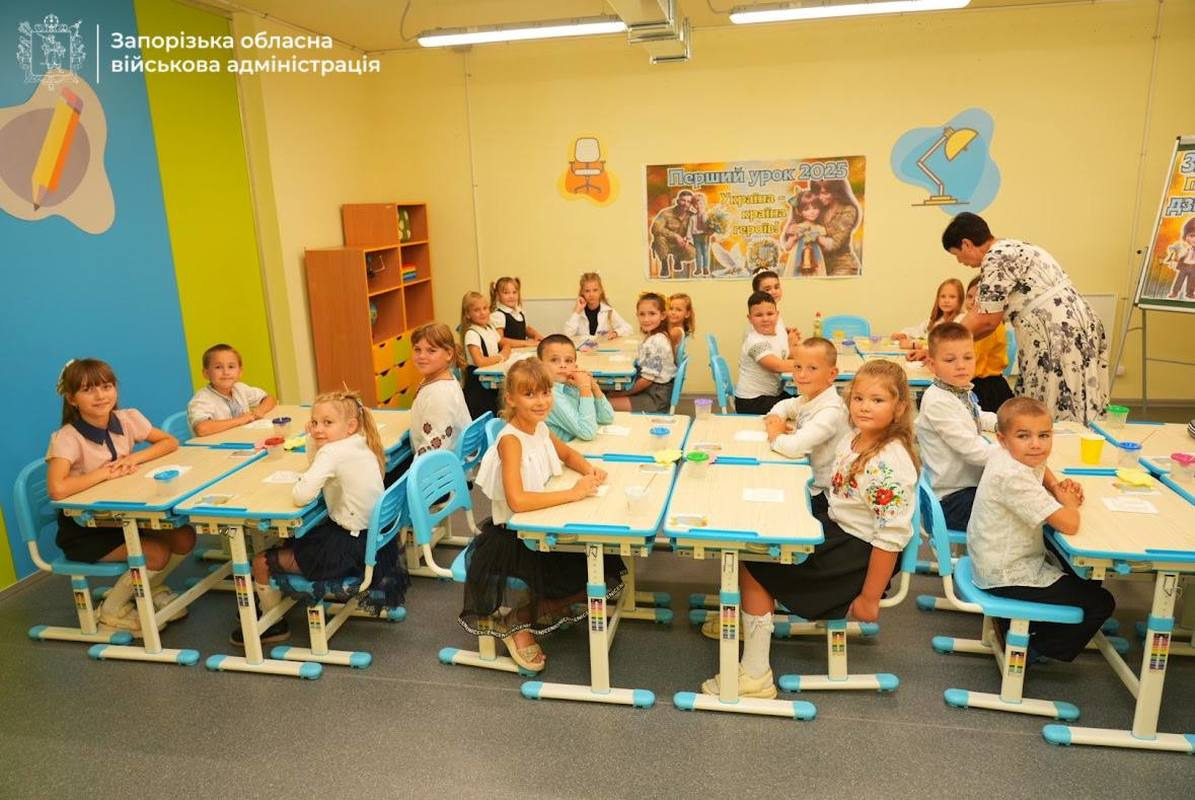 Повернутися за парти після років дистанційки - у День знань відкрилась десята підземна школа Запорізької області (фото)