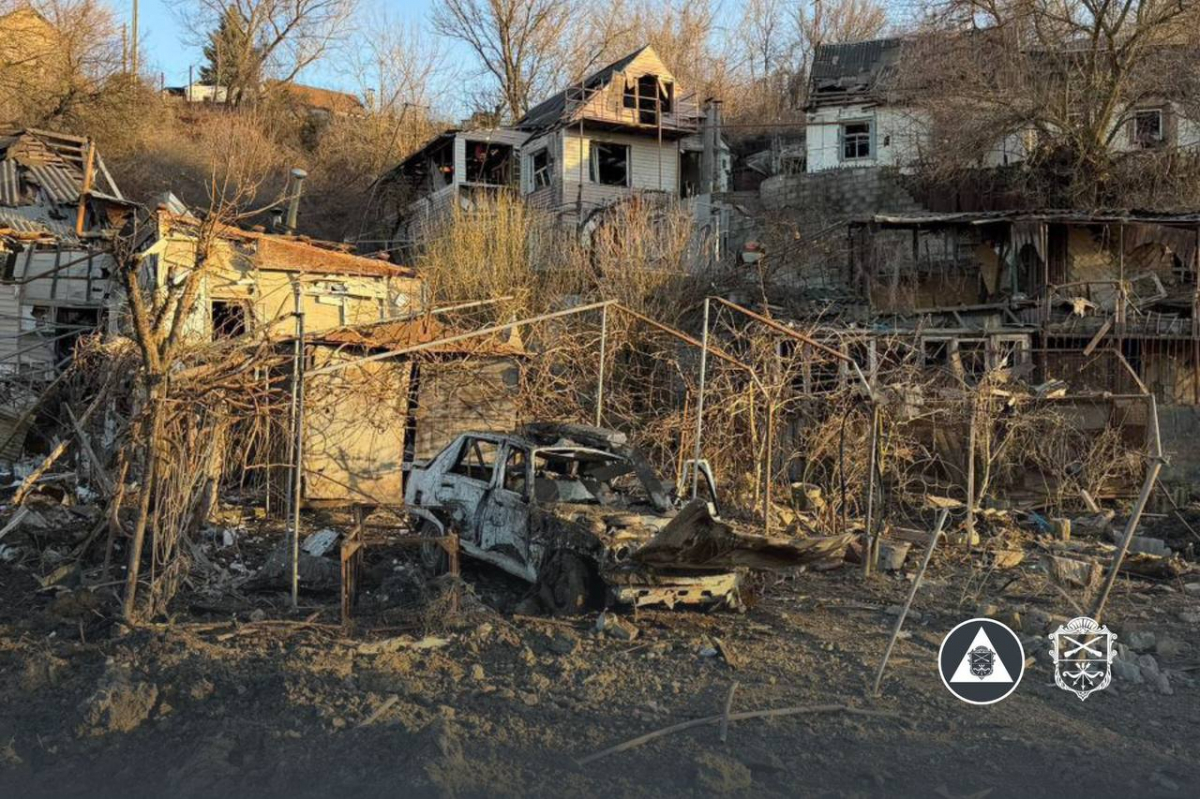 Ворог вдарив КАБами по Запоріжжю і Розумівці: поранені люди, розтрощені домівки та згорілі авто (фото, відео)