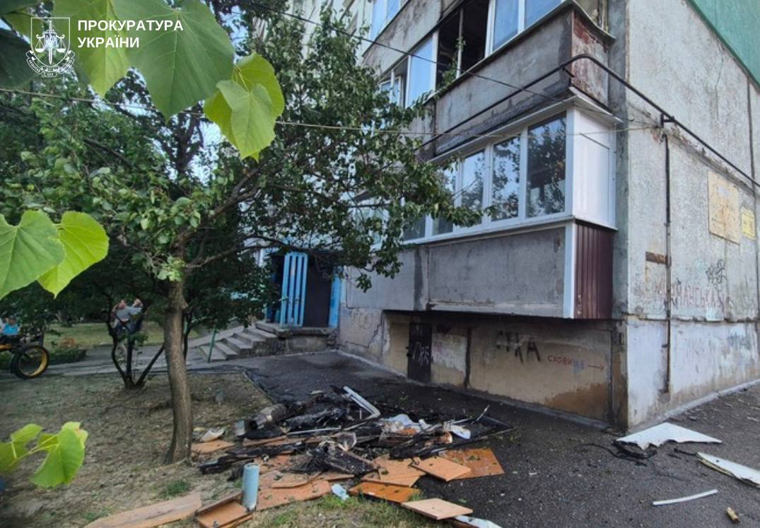 Росіяни вдарили реактивним Шахедом по Бородинському мікрорайону Запоріжжя: є постраждалі, пошкоджені будинки (відео)