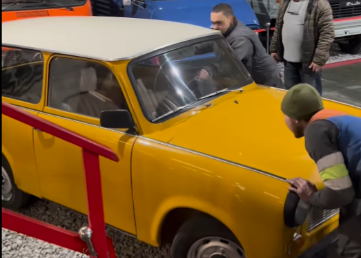 Унікальний жовтий Trabant – у запорізькому музею техніки «Фаетон» з’явився новий експонат