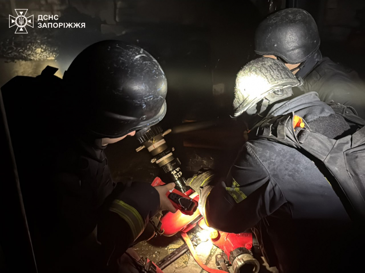 Загинув чоловік, постраждали десятки людей, спалахнули масштабні пожежі - наслідки ворожих атак по Запоріжжю  (фото)