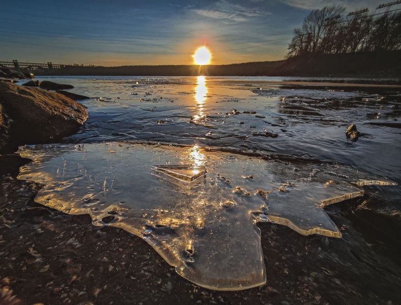 Крижана казка - фотограф зняла зимову красу річки Дніпро в Запоріжжі