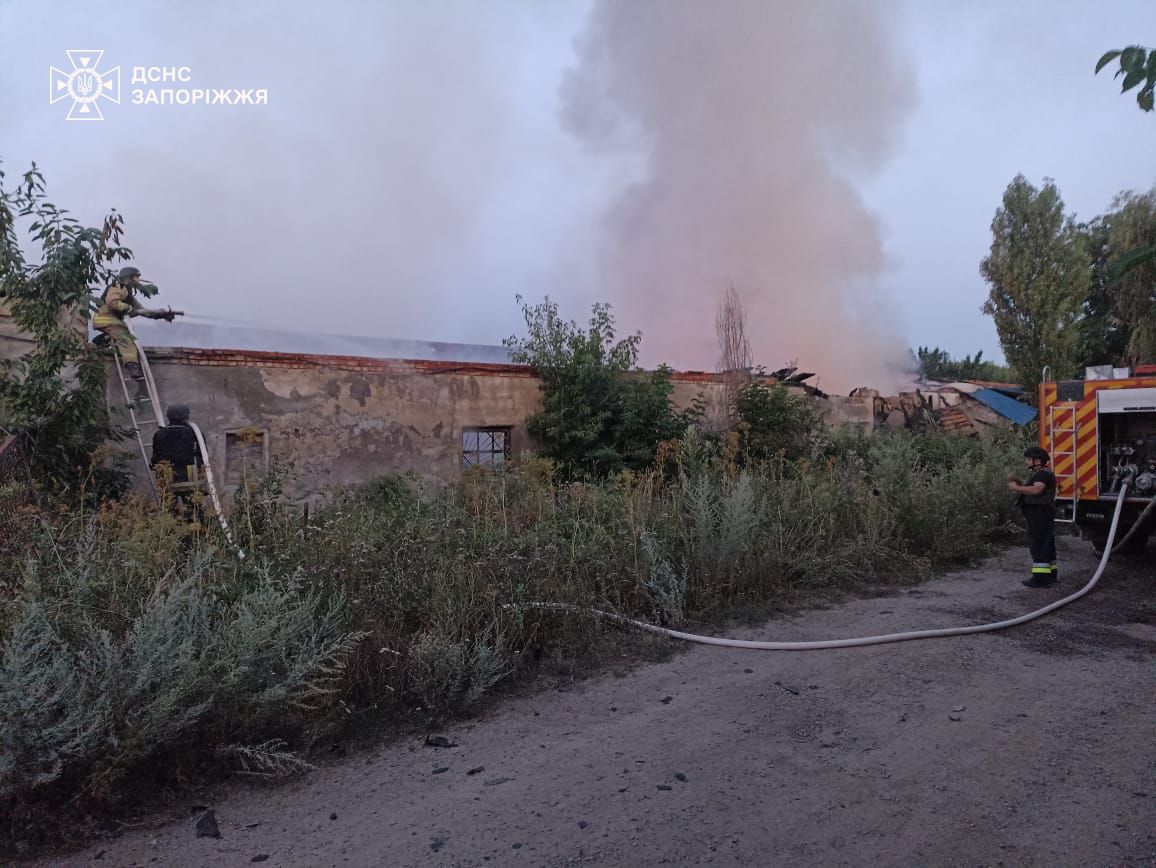 Згоріло вщент - у Запорізькій області росіяни атакували дронами цивільне авто (фото)