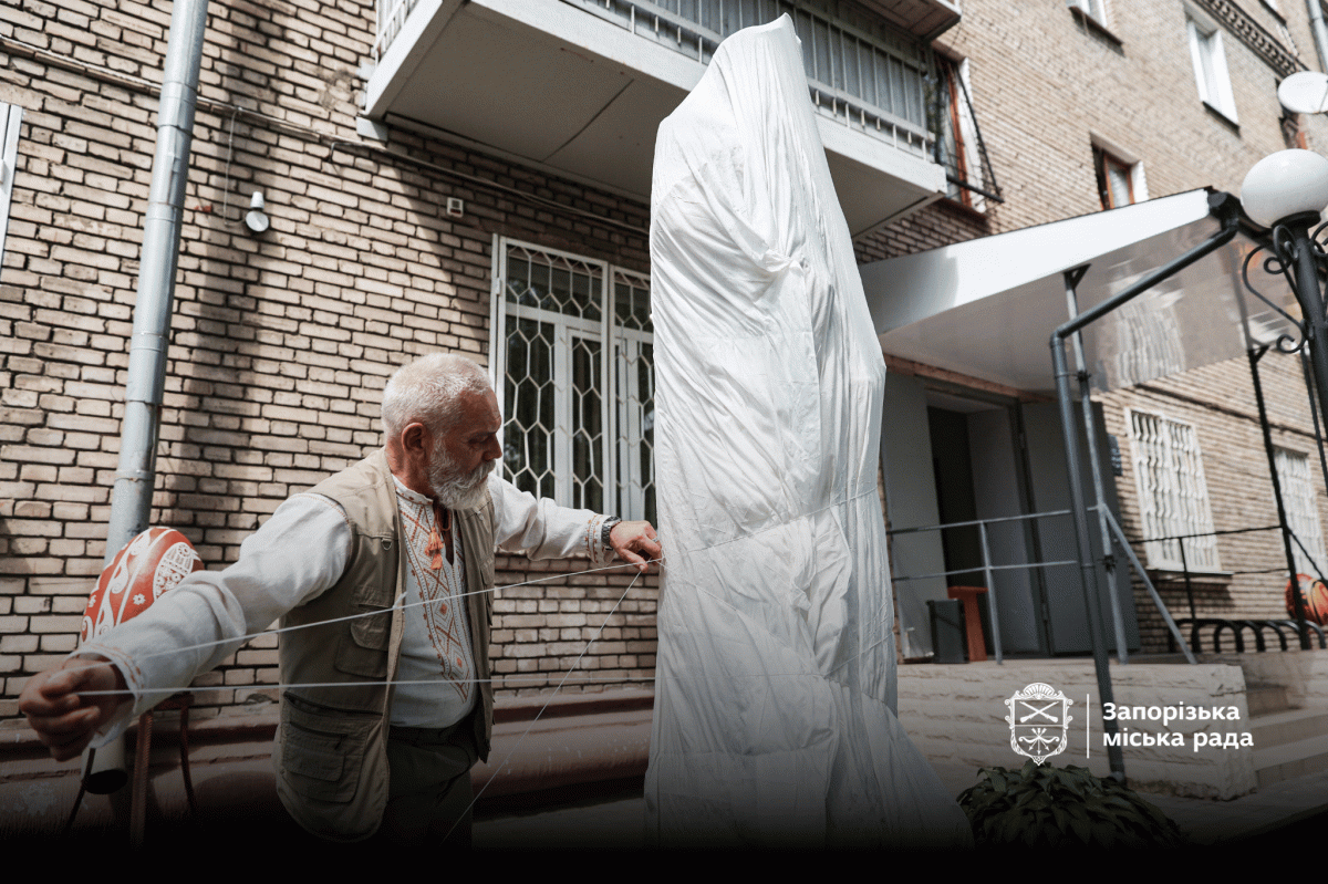 У центрі Запоріжжя відкрили нову скульптуру - подробиці, фото