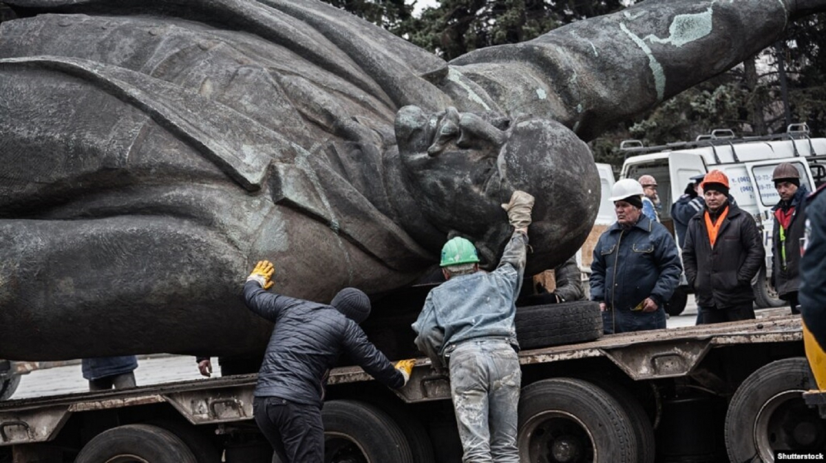 Леніна – на допомогу ЗСУ: запоріжці пропонують продати колишній пам’ятник