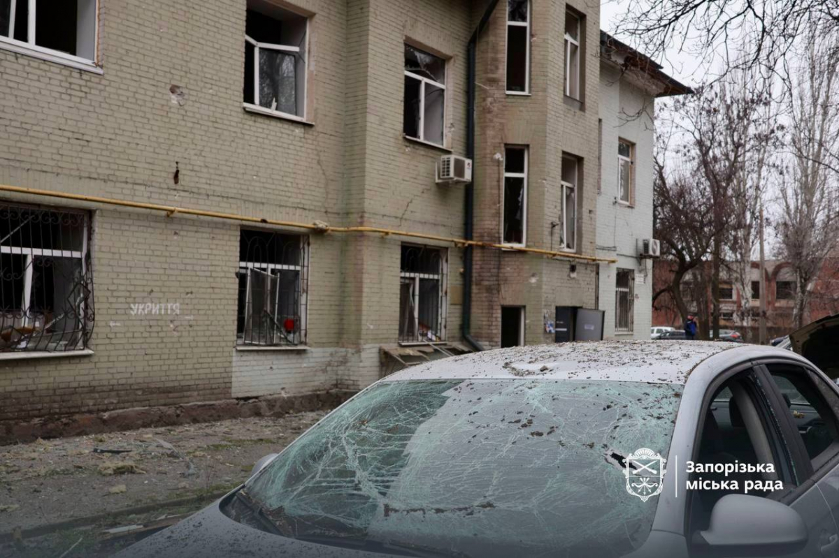 У Запоріжжі завершили аварійно-рятувальні роботи на місцях "прильоту" - фото наслідків ворожого авіаудару 8 грудня