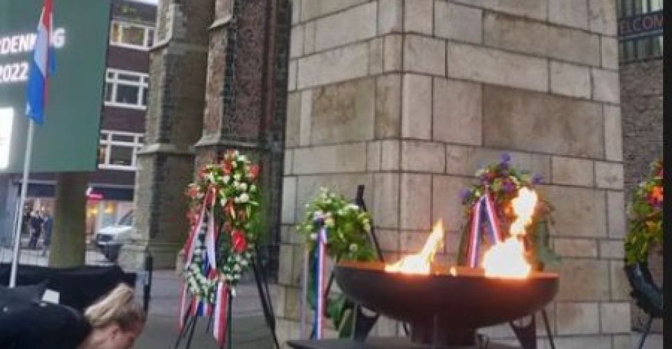 Мати онкохворого хлопчика з Мелітополя показала, як вшановують жертв війни у Нідерландах