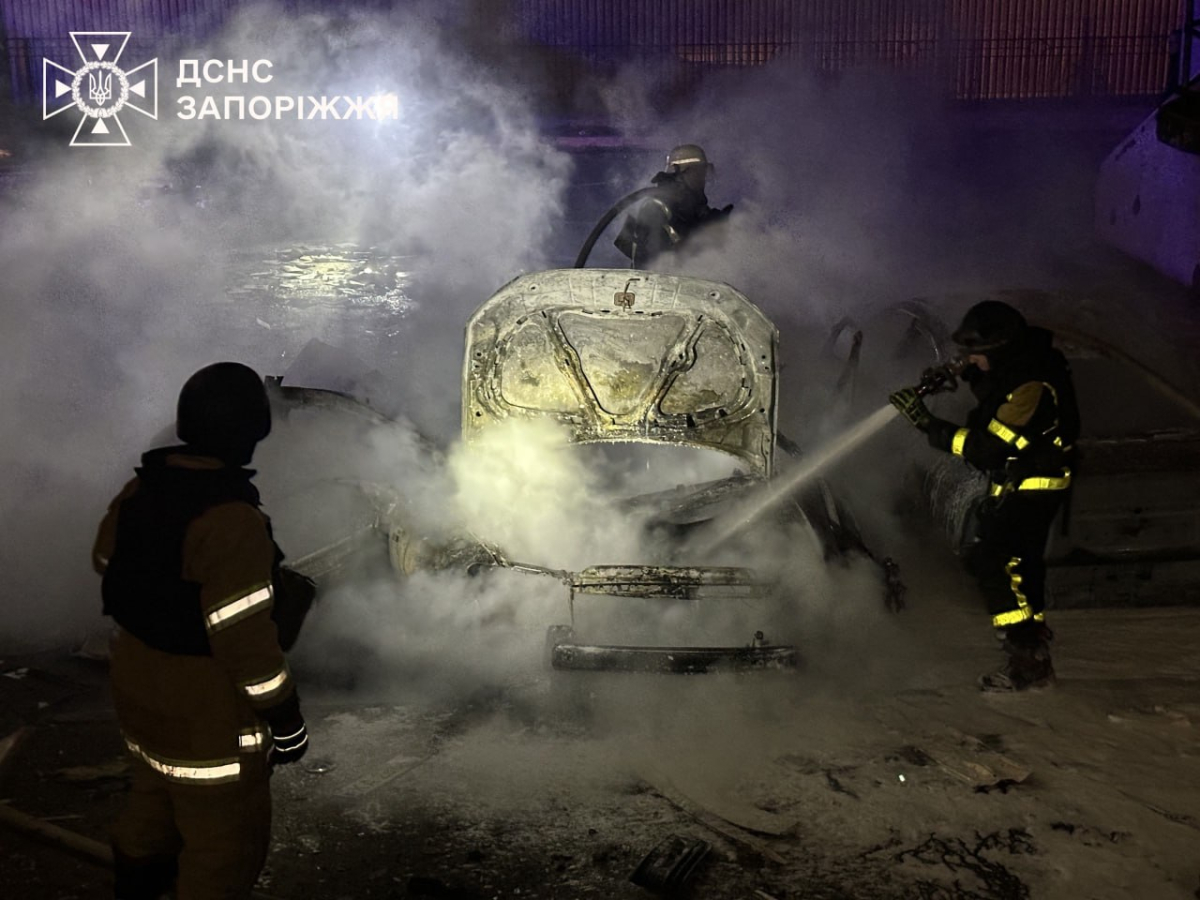 Били по рятувальниках і автобусу: на Запоріжжі внаслідок ударів дронами поранено двох людей (фото)