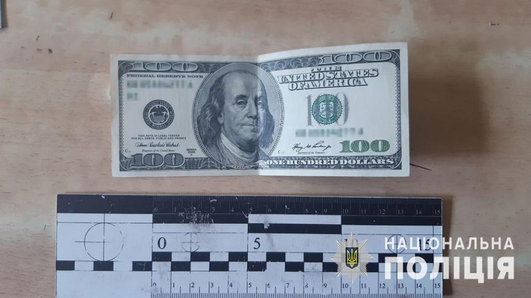 У Запоріжжі п'яний водій запропонував поліцейським 100 доларів - що з цього вийшло