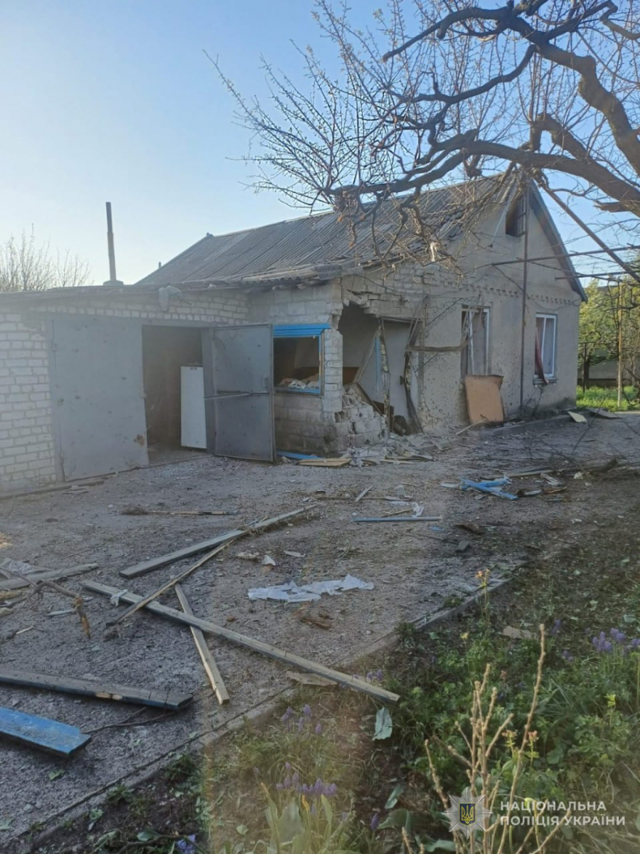 Завдали понад пів тисячі ударів - внаслідок ворожих обстрілів Запорізької області виникли масштабні пожежі (фото)