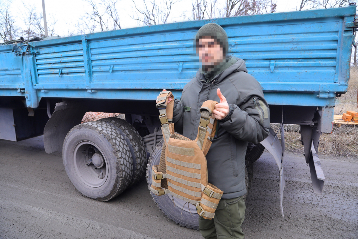Сталевий захист для військових – Нацгвардія України отримала партію захисної амуніції