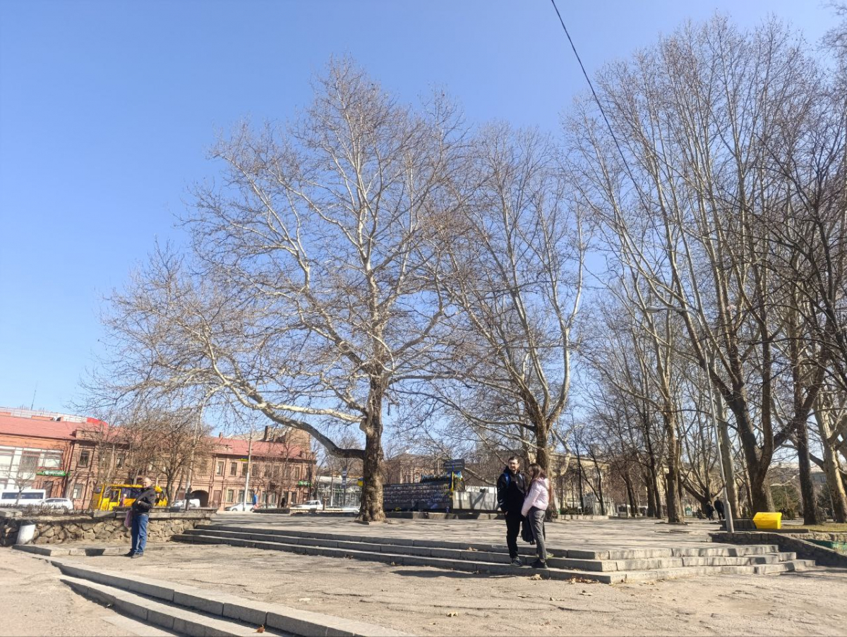 Від ярмарків до революцій: що приховують Площа Свободи та історичні будівлі Запоріжжя (фото)