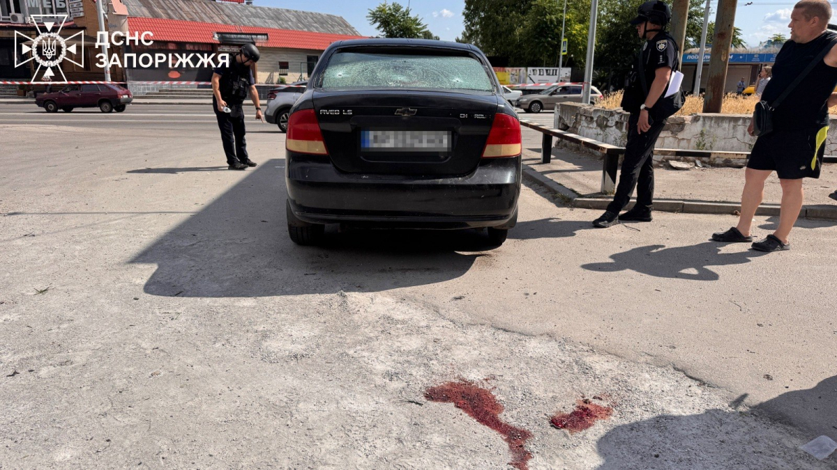 Били по АЗС: у Запоріжжі внаслідок атаки дронів загинула дівчина, серед постраждалих - дитина (фото, відео)