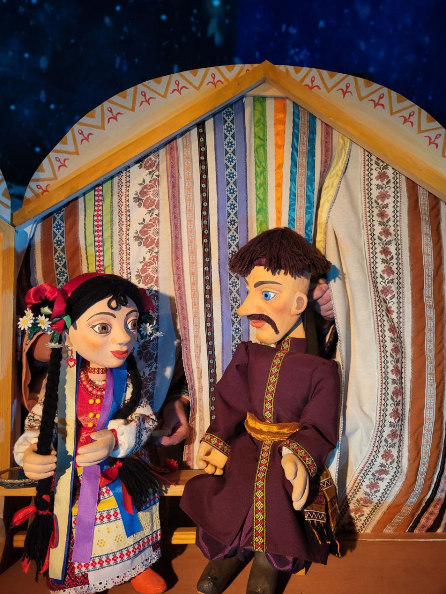 Коли у Запорізькому театрі ляльок почнуться "ялинки" для дітей і яку казку покажуть - буде прем'єра