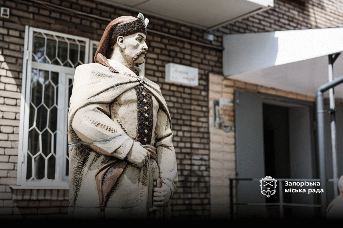 У центрі Запоріжжя відкрили нову скульптуру - подробиці, фото