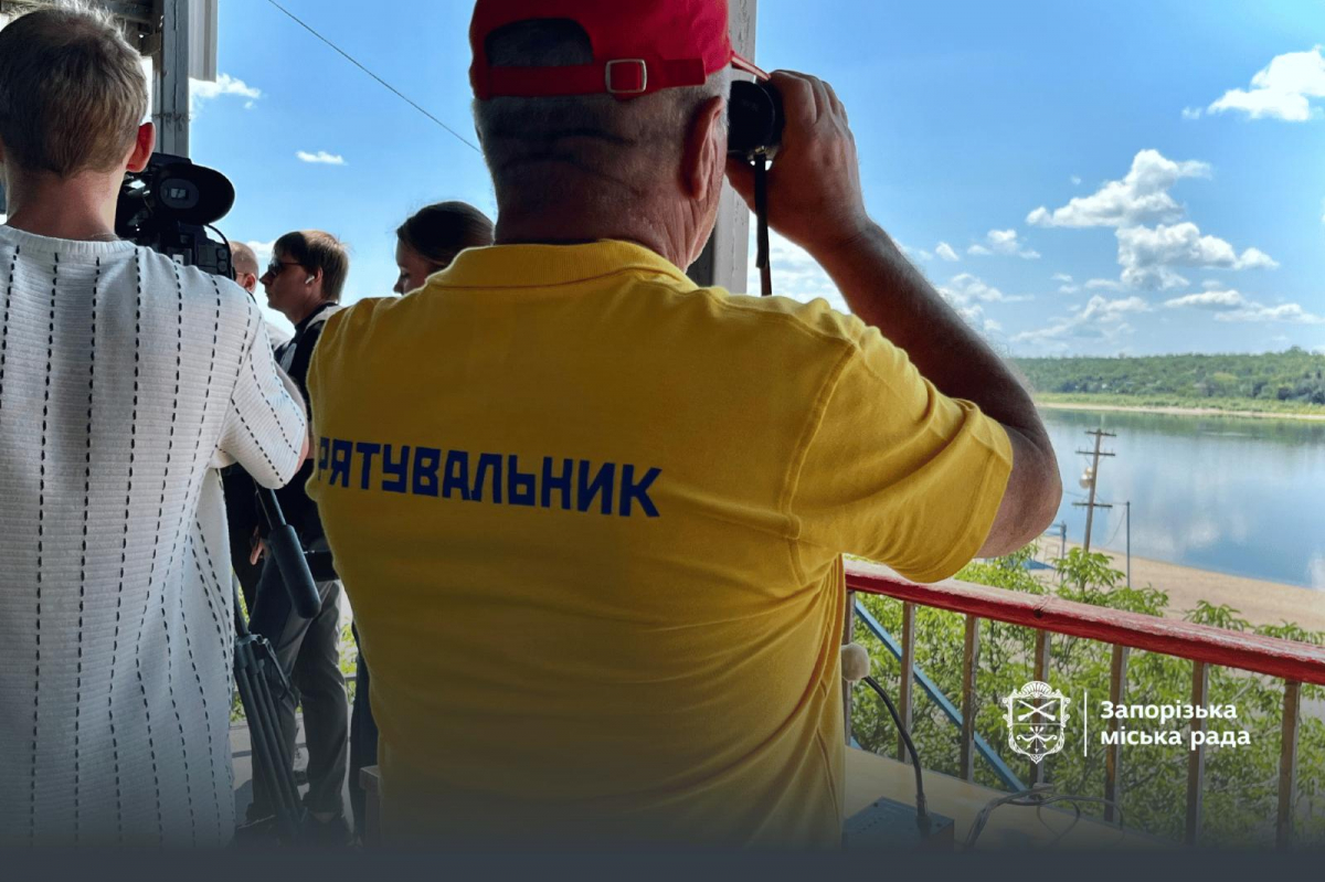 Небезпечний заплив: у Запоріжжі рятувальники встигли прийти на допомогу юнакам (фото, відео)