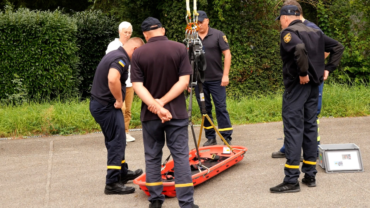 Запорізькі рятувальники проходили навчання у Швейцарії та отримали там важливу техніку - фото, відео