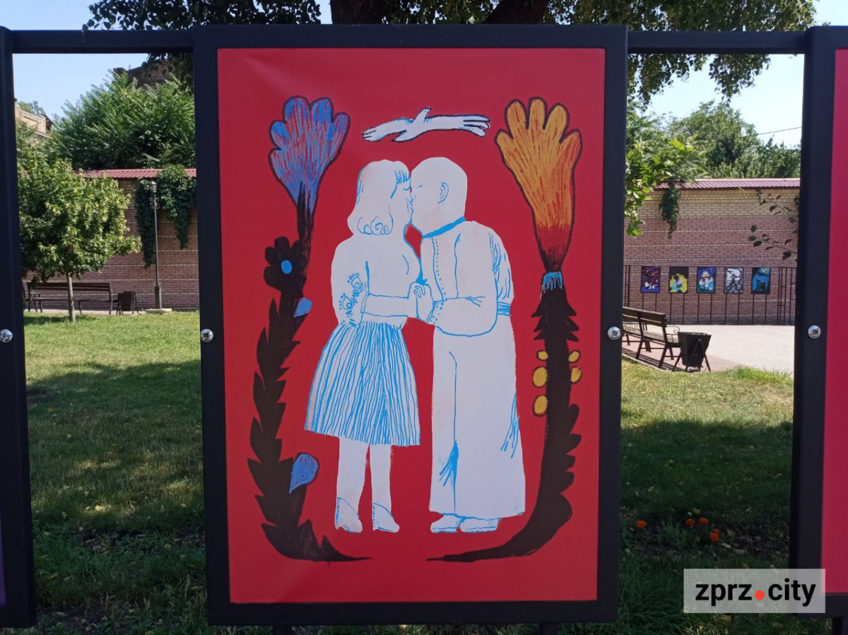У Запоріжжі відкрили виставку плакатів воєнного часу - фото з однієї з найкрасивіших локацій