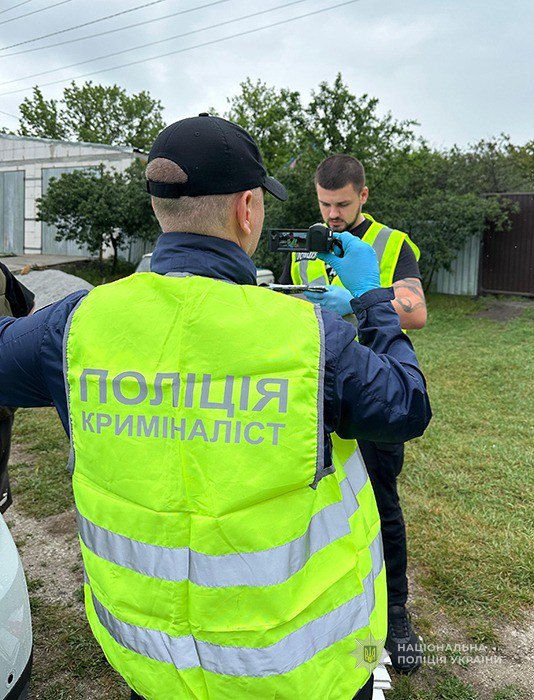 Поліцейські хотіли перевірити авто, а виявили гранати, набої та плантацію коноплі в Запорізькому районі - подробиці