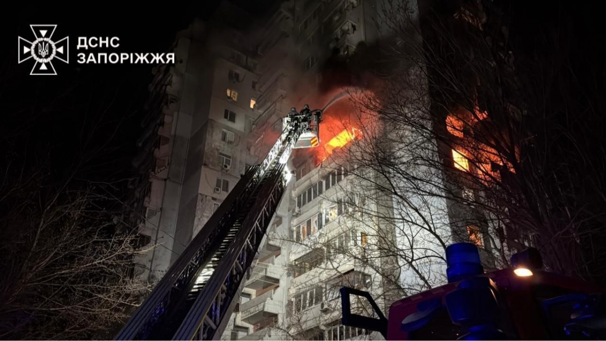 Шість дронів і п'ять балістичних ракет атакували Запоріжжя: внаслідок удару росіян є загиблий та поранені (фото, відео)