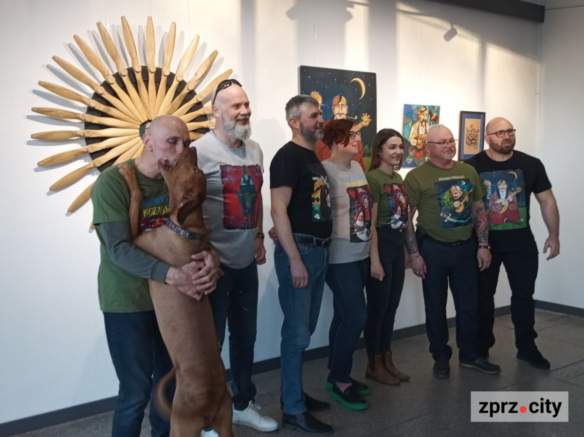 "Мені подобається цей образ загадковістю і містицизмом": у Запоріжжі відкрили сучасну виставку Мамаїв - фото 