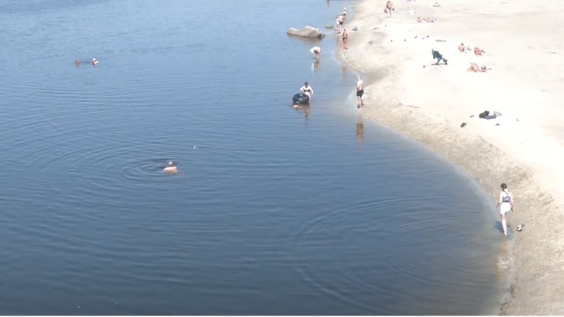 Без пляжного сезону: запоріжцям розказали, чому не варто купатись у Дніпрі