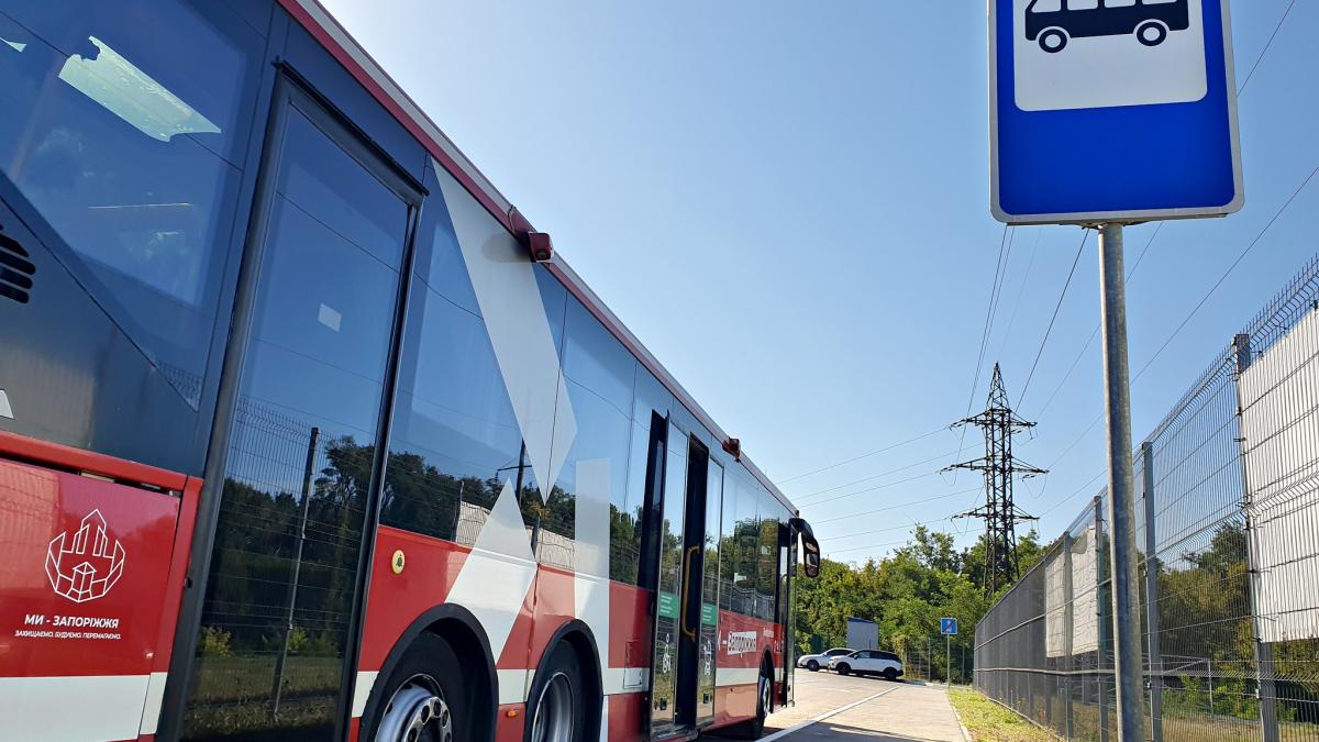 Змінили маршрути: у Запоріжжі автобуси більше не їздитимуть до зруйнованого Епіцентру на Набережній
